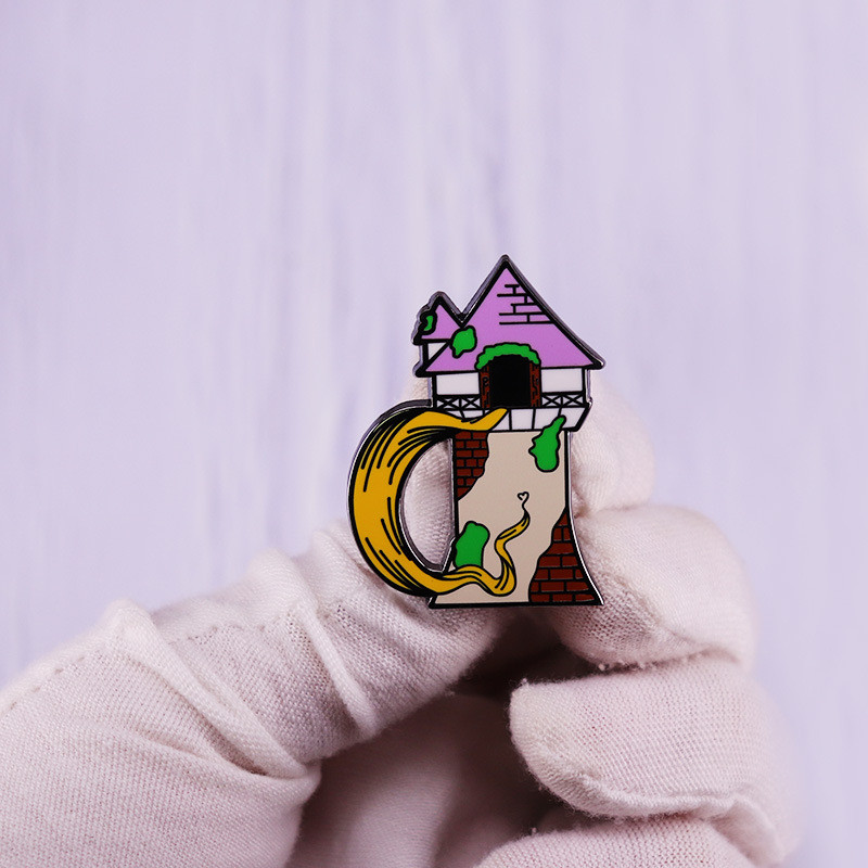 C2062 Derry Girls pieķer sevi, piespraužot smieklīgo īru slengu ar saktas pogas emblēmu