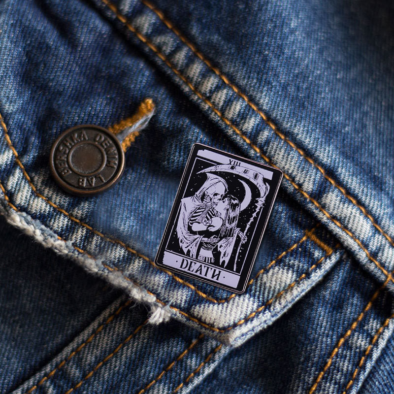 C2010 Tarot emaljas piespraudes Pielāgotas Saules Mēness Zvaigznes Gothic Skelets Mīļāk Piespraudes Atloks nozīmītes Soma Panka Tumšā Ragana Rotaslietas Dāvana