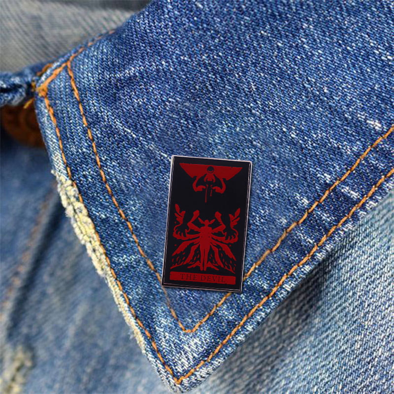 C2010 Tarot emaljas piespraudes Pielāgotas Saules Mēness Zvaigznes Gothic Skelets Mīļāk Piespraudes Atloks nozīmītes Soma Panka Tumšā Ragana Rotaslietas Dāvana