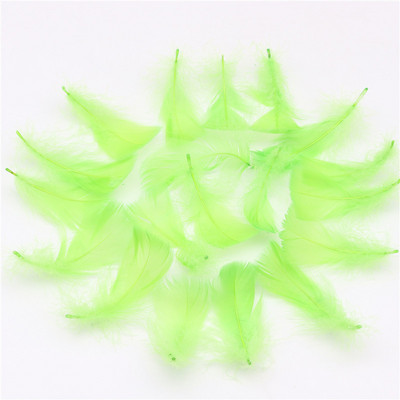 Suled hulgimüük 100 tk 4-8cm väike luigeplokk kohev värviline naturaalne hanesulg käsitööks Kleidi lõikamine ehete valmistamiseks