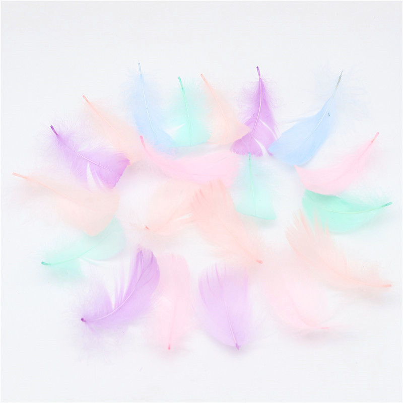 Suled hulgimüük 100 tk 4-8cm väike luigeplokk kohev värviline naturaalne hanesulg käsitööks Kleidi lõikamine ehete valmistamiseks