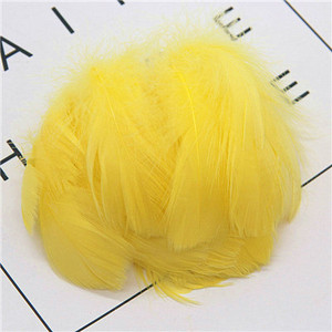 Természetes hattyutollak 4-7cm 1-2 hüvelyk kis úszó tollak libatoll színes tollak dekorációs kézművesekhez 100db