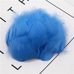 Természetes hattyutollak 4-7cm 1-2 hüvelyk kis úszó tollak libatoll színes tollak dekorációs kézművesekhez 100db