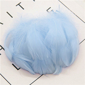 Természetes hattyutollak 4-7cm 1-2 hüvelyk kis úszó tollak libatoll színes tollak dekorációs kézművesekhez 100db