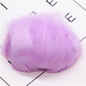 Természetes hattyutollak 4-7cm 1-2 hüvelyk kis úszó tollak libatoll színes tollak dekorációs kézművesekhez 100db