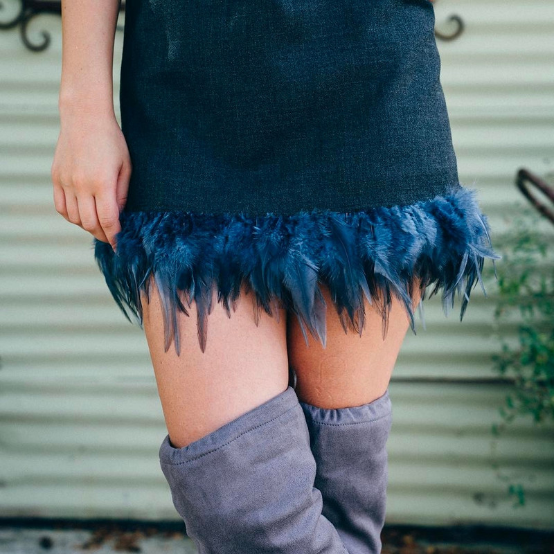 1 metrs krāsains fazānu gaiļa spalvu bārkstis uz lentes vistas spalvu lentes šūšana, mušu sasienama kleita, mežģīņu rotājumi