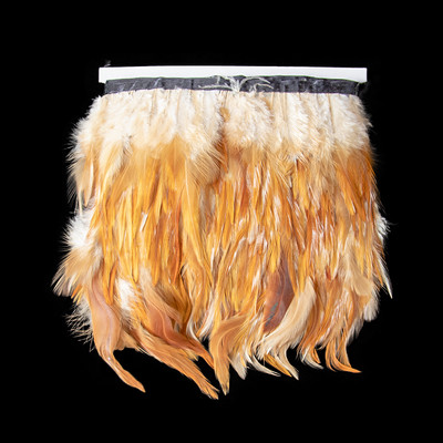 1 metrs baltas spalvas, rotājumi, kleitas, audumi, šūšana, amatniecība, gailis, segli, spalva, lente, bārkstis, kāzu ballīšu noformējums.