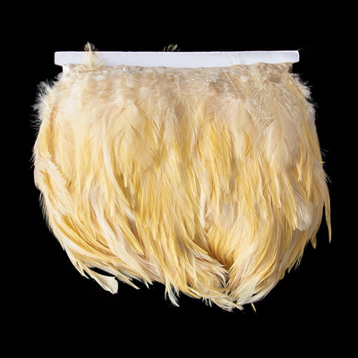 1 metrs baltas spalvas, rotājumi, kleitas, audumi, šūšana, amatniecība, gailis, segli, spalva, lente, bārkstis, kāzu ballīšu noformējums.