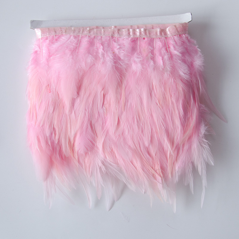 1 metrs baltas spalvas, rotājumi, kleitas, audumi, šūšana, amatniecība, gailis, segli, spalva, lente, bārkstis, kāzu ballīšu noformējums.