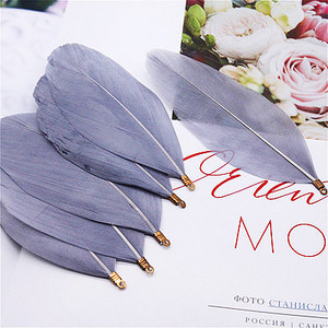 Természetes lúdtoll 6-8 cm-es festett toll színes klip tollak barkácsoláshoz, esküvői dekorációhoz és ékszerkészítéshez