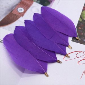 Természetes lúdtoll 6-8 cm-es festett toll színes klip tollak barkácsoláshoz, esküvői dekorációhoz és ékszerkészítéshez