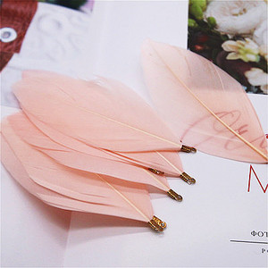 Természetes lúdtoll 6-8 cm-es festett toll színes klip tollak barkácsoláshoz, esküvői dekorációhoz és ékszerkészítéshez