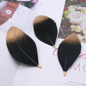 Természetes lúdtoll 6-8 cm-es festett toll színes klip tollak barkácsoláshoz, esküvői dekorációhoz és ékszerkészítéshez