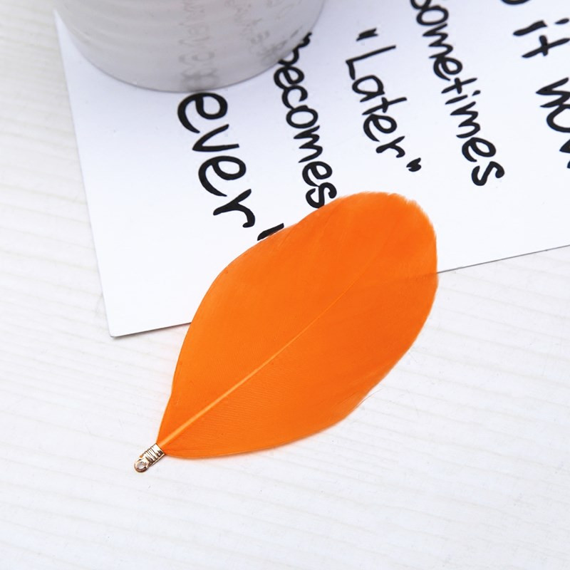 Természetes lúdtoll 6-8 cm-es festett toll színes klip tollak barkácsoláshoz, esküvői dekorációhoz és ékszerkészítéshez