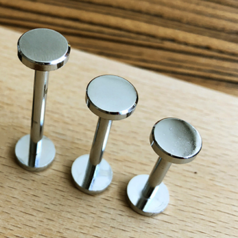 4082 Misiņa embrija garā stieņa riteņa nagu jostas skrūve plakana nagu kaste riteņa uzgrieznis kniedes garā stieņa stiprinājums Aparatūras metāla piederumi