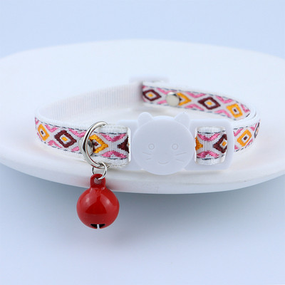Állítható macskanyakörv, bojtokkal és csengőkkel díszített kisállatnyakörv Színes kockás jacquard mintás nyakörv macskakutya kellékekhez