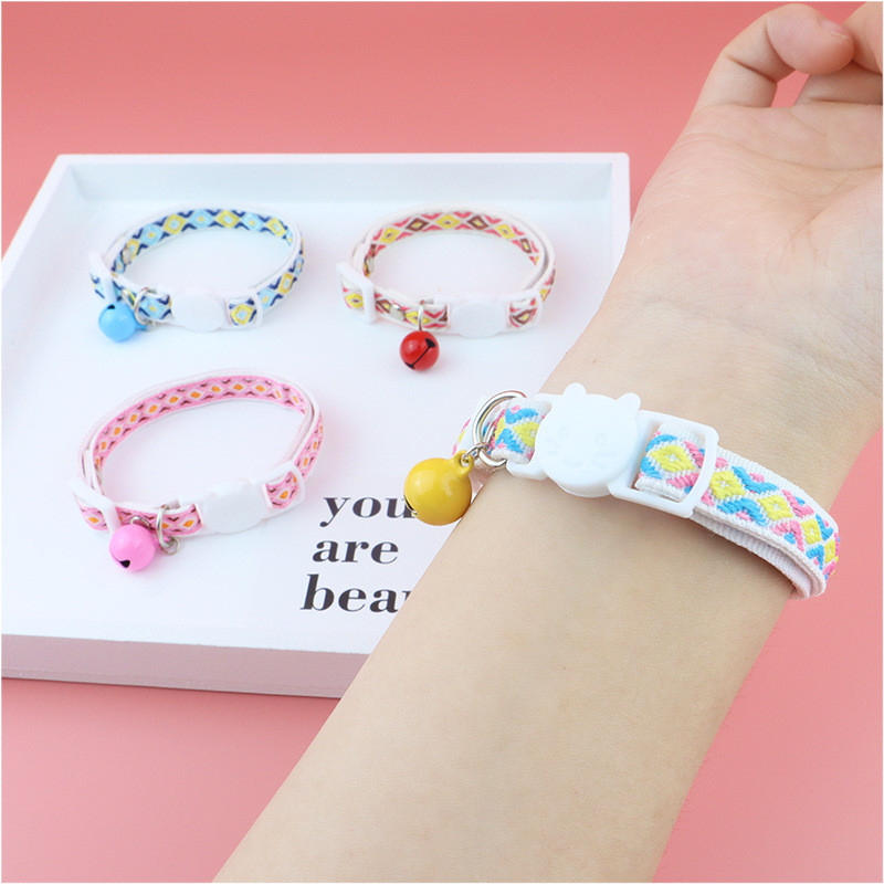 Állítható macskanyakörv, bojtokkal és csengőkkel díszített kisállatnyakörv Színes kockás jacquard mintás nyakörv macskakutya kellékekhez