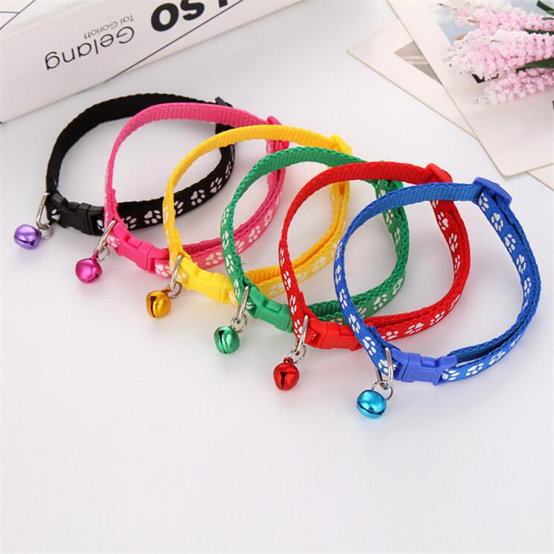 Blusu kaķa kaklasiksna kaķiem Jauka blusu kaķa kakla siksna ar zvaniņu, ātri nolaižama kaķu kaklasiksna.