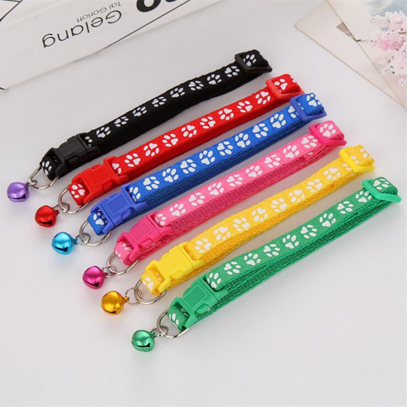 Blusu kaķa kaklasiksna kaķiem Jauka blusu kaķa kakla siksna ar zvaniņu, ātri nolaižama kaķu kaklasiksna.