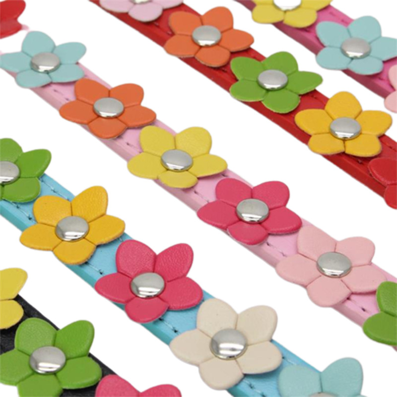 Ziedu suņu kaklasiksna Samll Dogs Regulējama kaķu kaklasiksna Jauka kucēnu kaklarota Masīva mājdzīvnieka kakla siksna Čivavas suņu aksesuāri