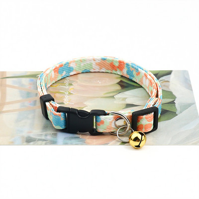 Kaķa kaklasiksna regulējama kokvilnas krāsaina kucēnu kakla siksna ar zvaniņu kucēniem un kaķēniem ceļojumiem brīvā dabā, lai novērstu mājdzīvnieka kaklasiksnas nozaudēšanu