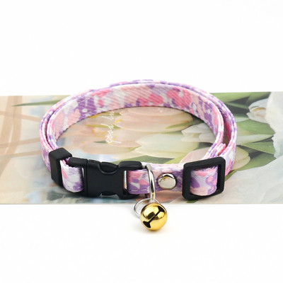 Kaķa kaklasiksna regulējama kokvilnas krāsaina kucēnu kakla siksna ar zvaniņu kucēniem un kaķēniem ceļojumiem brīvā dabā, lai novērstu mājdzīvnieka kaklasiksnas nozaudēšanu