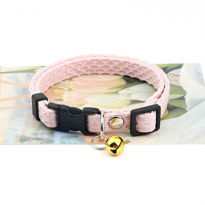 Kaķa kaklasiksna regulējama kokvilnas krāsaina kucēnu kakla siksna ar zvaniņu kucēniem un kaķēniem ceļojumiem brīvā dabā, lai novērstu mājdzīvnieka kaklasiksnas nozaudēšanu