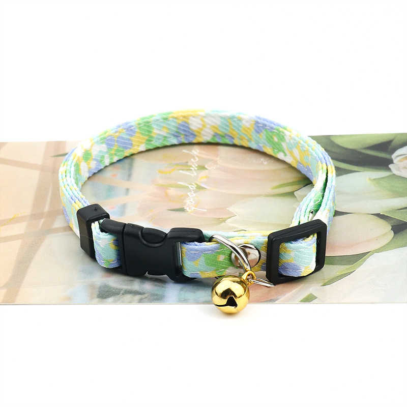 Kaķa kaklasiksna regulējama kokvilnas krāsaina kucēnu kakla siksna ar zvaniņu kucēniem un kaķēniem ceļojumiem brīvā dabā, lai novērstu mājdzīvnieka kaklasiksnas nozaudēšanu