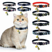 Īpaši viegla mājdzīvnieka kaklasiksna, pušķu dizaina kaķu kaklarota, draudzīga ādai Vidēja izmēra mājdzīvnieku suņu kaķu kaklasiksna ar mini zvana piekariņu mājdzīvnieku piederumiem