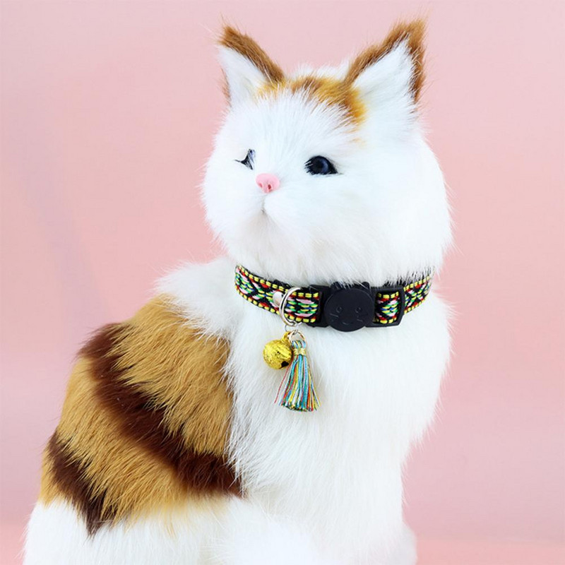 Īpaši viegla mājdzīvnieka kaklasiksna, pušķu dizaina kaķu kaklarota, draudzīga ādai Vidēja izmēra mājdzīvnieku suņu kaķu kaklasiksna ar mini zvana piekariņu mājdzīvnieku piederumiem