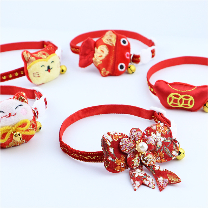 Jaungada ķīniešu sarkanā kaķa apkakles ilgmūžības slēdzene svin kucēnu kaklarotu ar kulonu zvaniņu Breakaway suns mājdzīvnieku kaķēnu aksesuāri