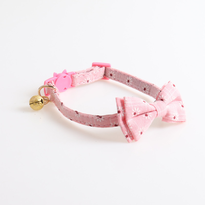 Aranyos Bowknot Háziállatok Macska nyakörvek Pamut virágos csokornyakkendő Cica csengő nyaklánc Állítható kiskutya macskák Chihuahua bandana nyakörv