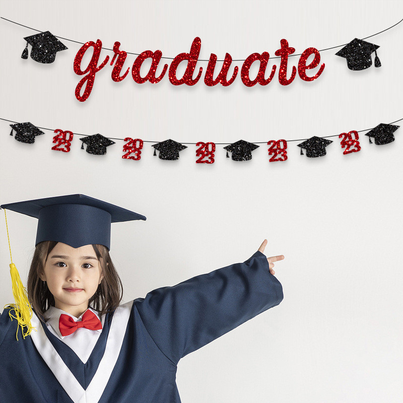 Radoša izlaiduma ballītes noformējums Absolventa karogs2023 PhD cepure, velciet ziedu auklu, reklāmkarogu izlaiduma fona sienas dekorēšana