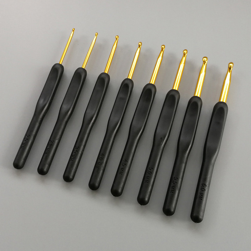 8 tk Käsitsi valmistatud heegelnõelte komplekt Pehme käepidemega õmblustega õmblustööriist Kodune kudumisvardad alumiiniumsulamist käepide DIY ergonoomiline kaasaskantav