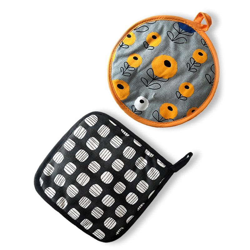 2db/készlet Mikrohullámú sütőkesztyű edényfogó Konyhai frottír szigetelőpárna kesztyűszőnyeg BBQ sütéshez forrázásgátló kesztyű