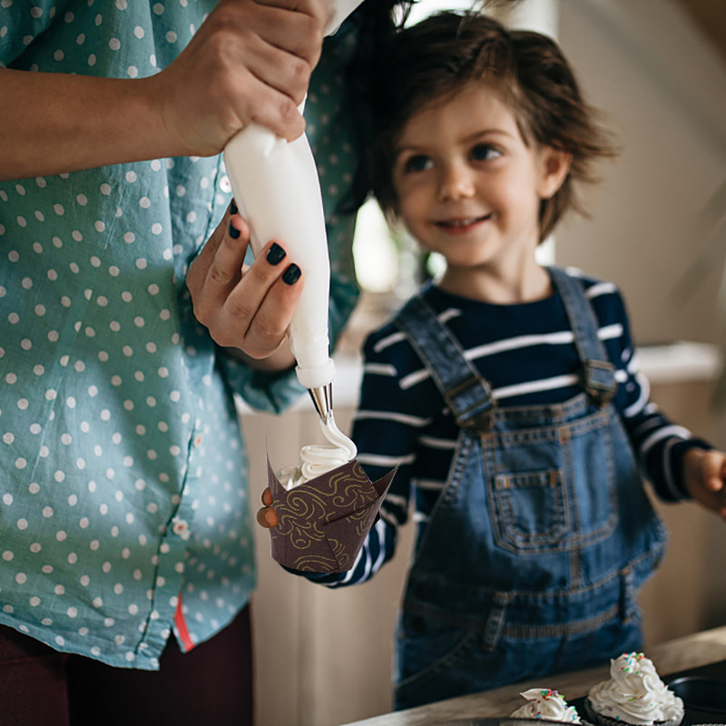 50db Tulipán alakú torta papírpohár tálca Muffin Cupcake Cups Olajálló bélés esküvői születésnapi torta dekorációhoz barkács sütési eszközök