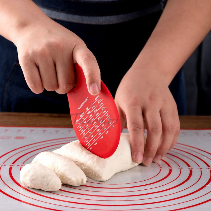 1 gab. Kūkas krēmveida skrāpis Mīklas kūkas griezējs cepšanas lāpstiņa pastveida skrāpis Silikona skrāpis Griezums ar skalu nejaušas krāsas