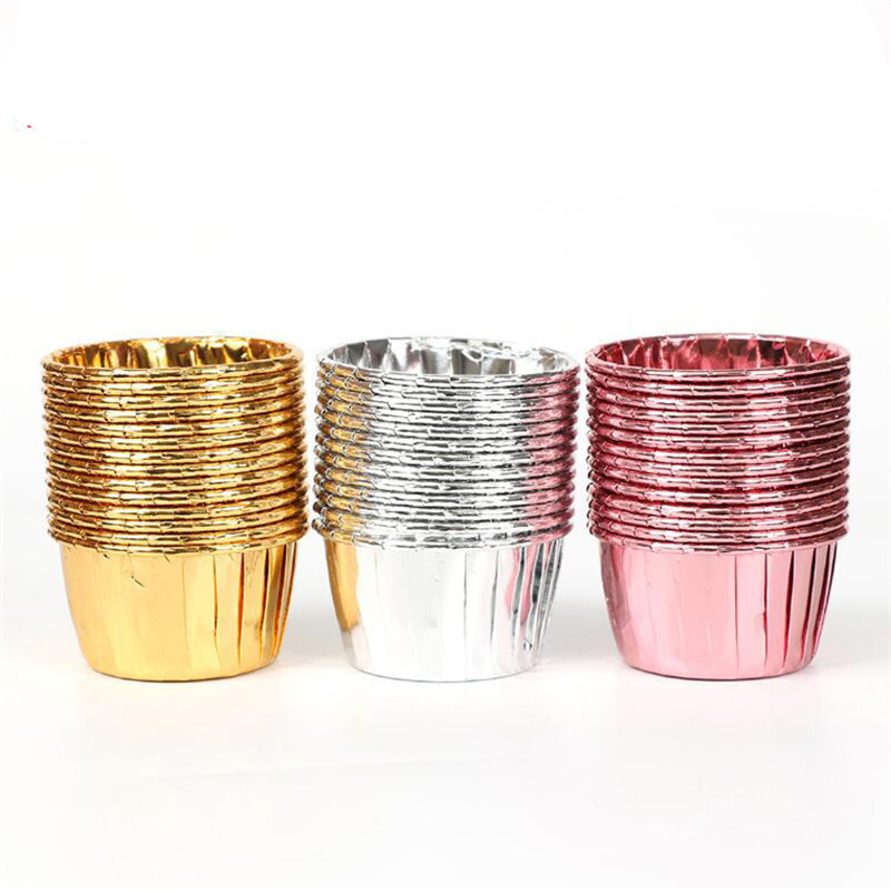 50db Cupcake-csomagolók Krimpelő muffintartók Tortabélelő Arany Ezüst bevonatú Papírpoharak Hőálló sütőforma Torta kellékek