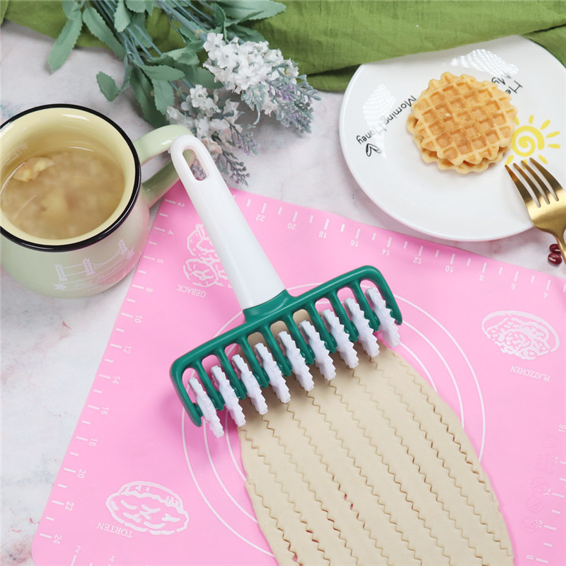 Nūdeļu griezējs Daudzfunkcionāls virtuves rīks Veltnītis Mīklas griezējs Plastmasas nūdeļu nazis Makaronu ātri pagatavojamo nūdeļu piegāde