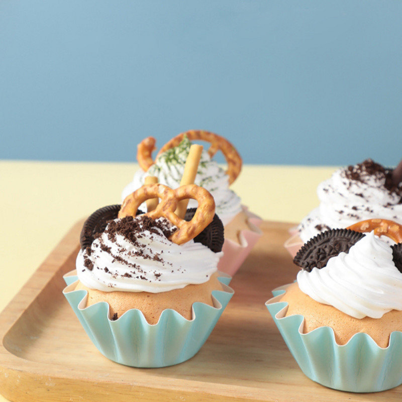 50gab Kēksiņu kūkas cepšanas veidņu kūkas taukiem necaurlaidīgs ieliktnis Makarons mafinu kūkas krūzes sniega mafinu papīra paplātes kūkas dekorēšanas rīki