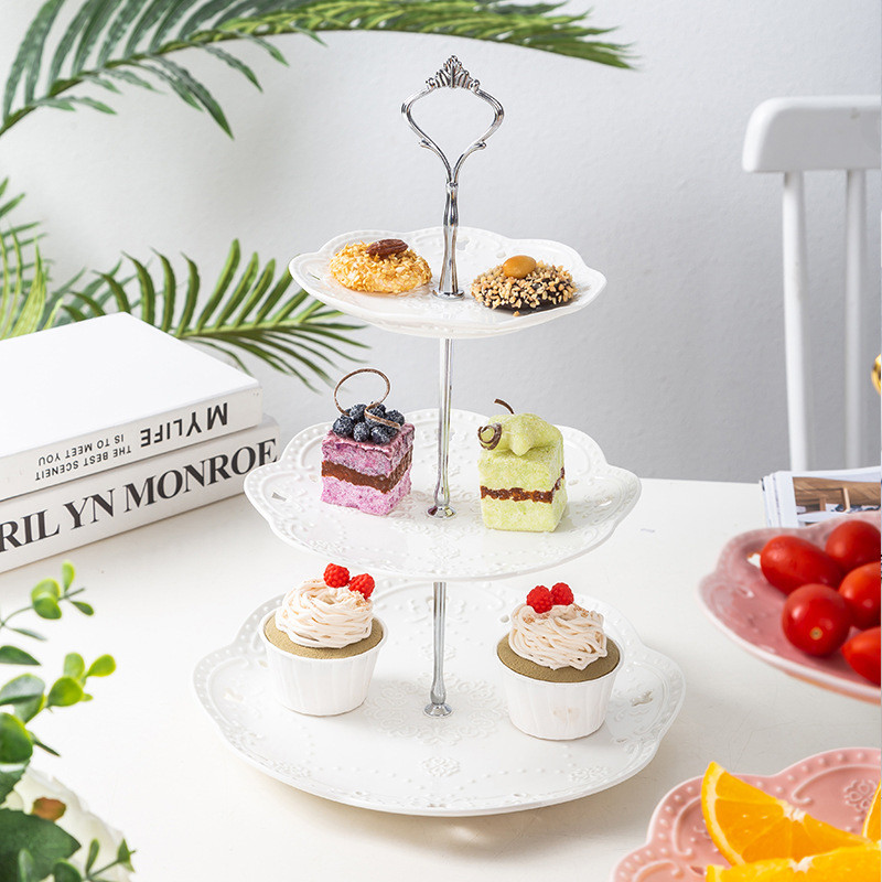 3 līmeņu metāla kūku displeja statīvs. Aparatūra Kronim pieguļošs viesību paplāte kūku pārtikas desertu plaukts kūku turētājs mājas virtuves instrumentiem