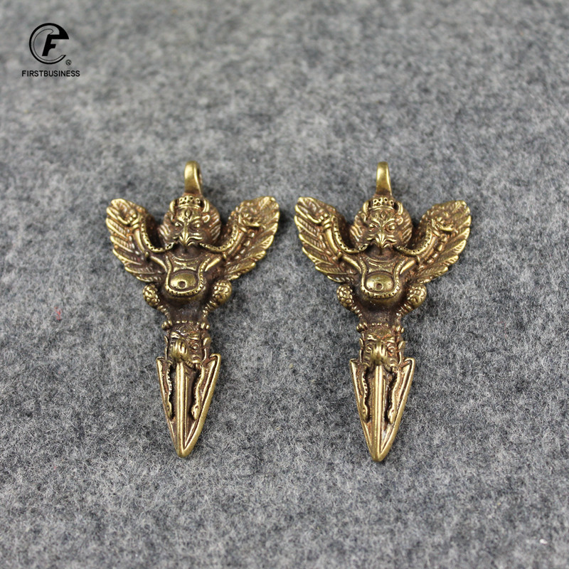 Retro réz tibeti kellékek. Gyönyörű Roc Garuda aranyszárnyú Peng Bird Vajra amulett medálbűvös kulcstartók Tea Deedle