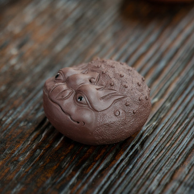 Бутикова ръчно изработена лилава глина Чай Орнаменти за домашни любимци Лъки Златна жаба Статуя Чаена фигурка на животно Чаена Аксесоари за декорация