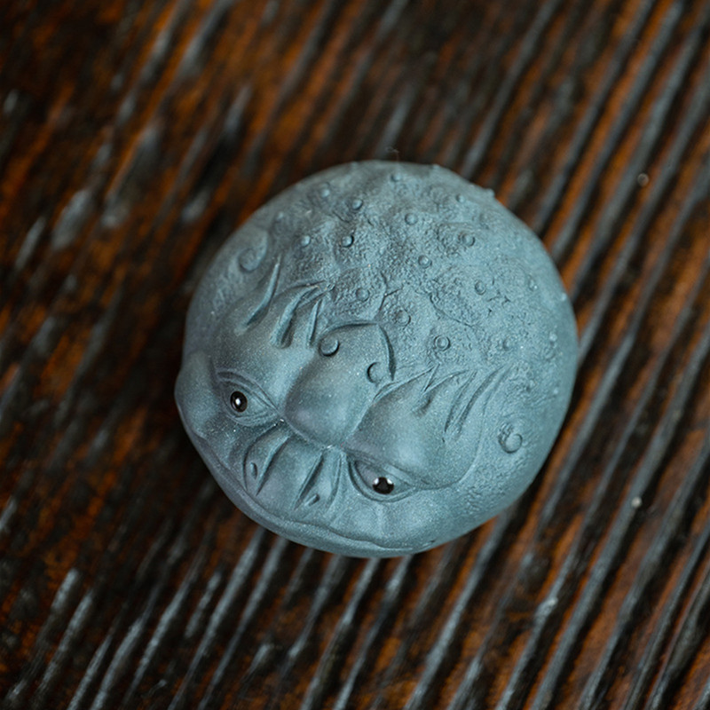 Бутикова ръчно изработена лилава глина Чай Орнаменти за домашни любимци Лъки Златна жаба Статуя Чаена фигурка на животно Чаена Аксесоари за декорация