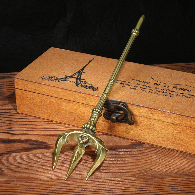 Меден тризъбец Чай Игла Орнамент за бюро Винтидж месингови миниатюри Фигурки Декорации Гръцка митология Аксесоар за оръжие Посейдон