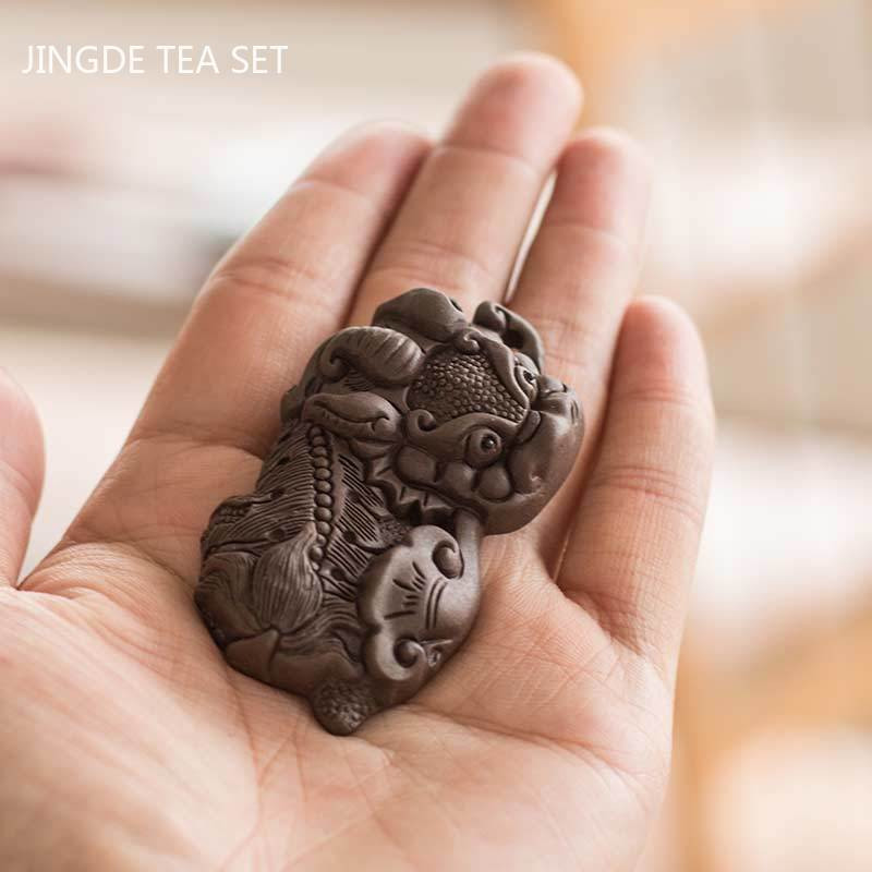 2gab. Roku darbs Purpura Māla tēja Mājdzīvnieku rotājumi Drosmīgo karaspēku modeļu tējas galda noformējums Ķīniešu tējas ceremonijas dekors Amatniecības dāvana