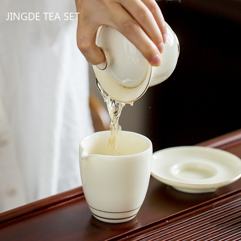 Ar rokām darināta baltā porcelāna tējas automāts mājsaimniecības Sancai Gaiwan tējas ceremonijas aksesuāri Boutique keramikas tējas bļoda ar vāku