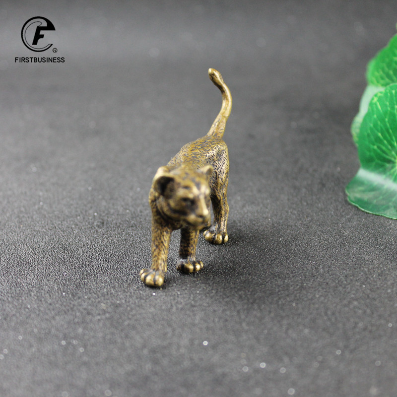Garums Vintage Tīra vara Leopards Skulptūra Lucky Fen Shui Dekorācijas Rotājumi Antīki Misiņa Amatniecība Mājas dekori Tēja Mājdzīvnieks