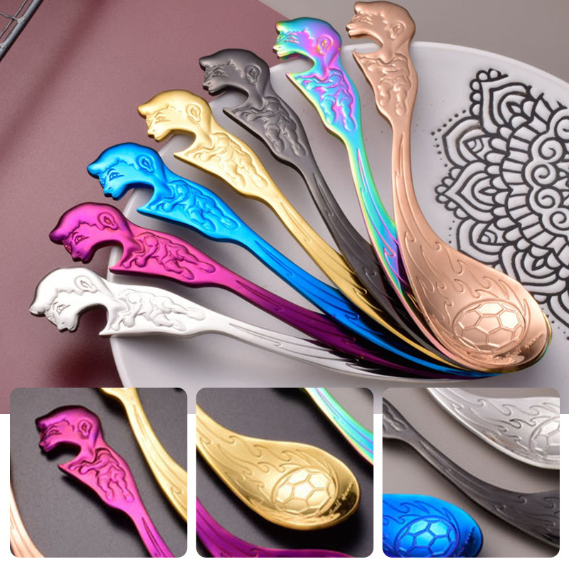 Daudzfunkcionāla futbola radošā karote, 304 nerūsējošā tērauda futbola karote žilbinošā krāsā ar pudeļu attaisāmo