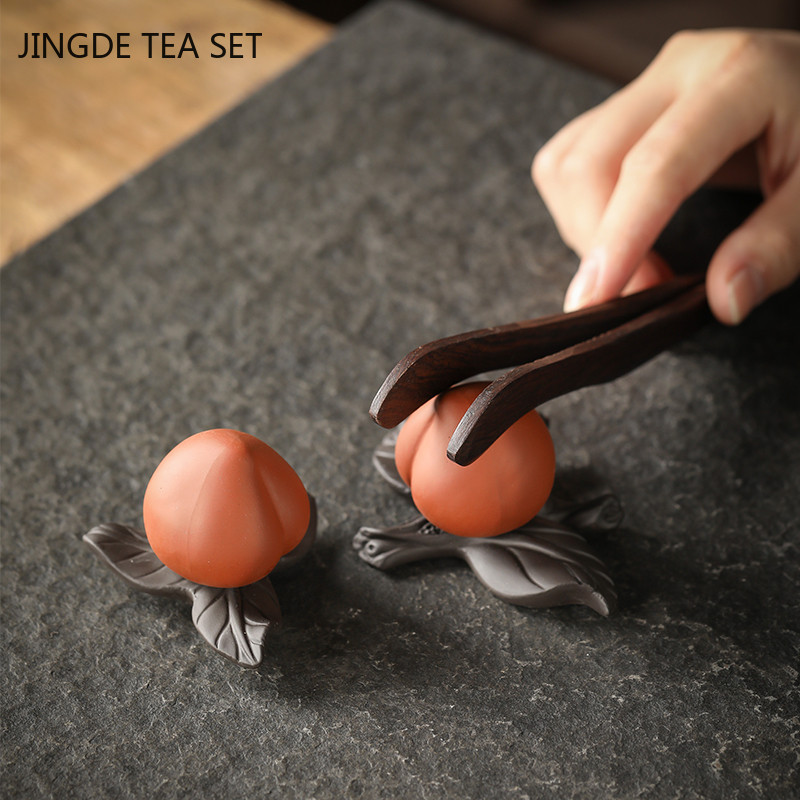 Radošs persiku modelis tējas mājdzīvnieku rotājums ar rokām gatavots purpura māla tējas servīzes dekors mājas puķu podu dekors tējas ceremonijas aksesuāri